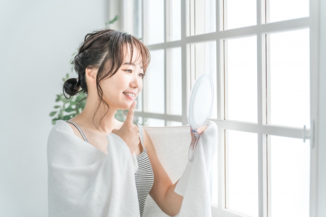 保険でできる白い被せ物とセラミッククラウンの違い